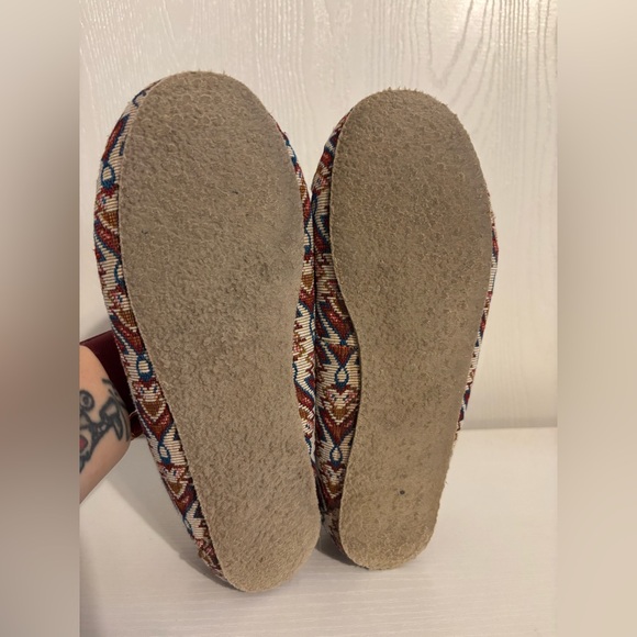 Minnetonka Women's Cally moccasin slippers worn once 7M - Picture 4 of 6